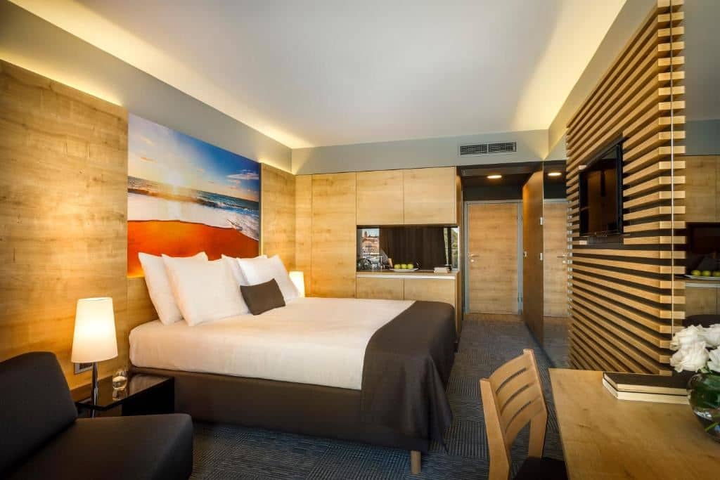 rooms-triple-superior-room-seaview-balcony