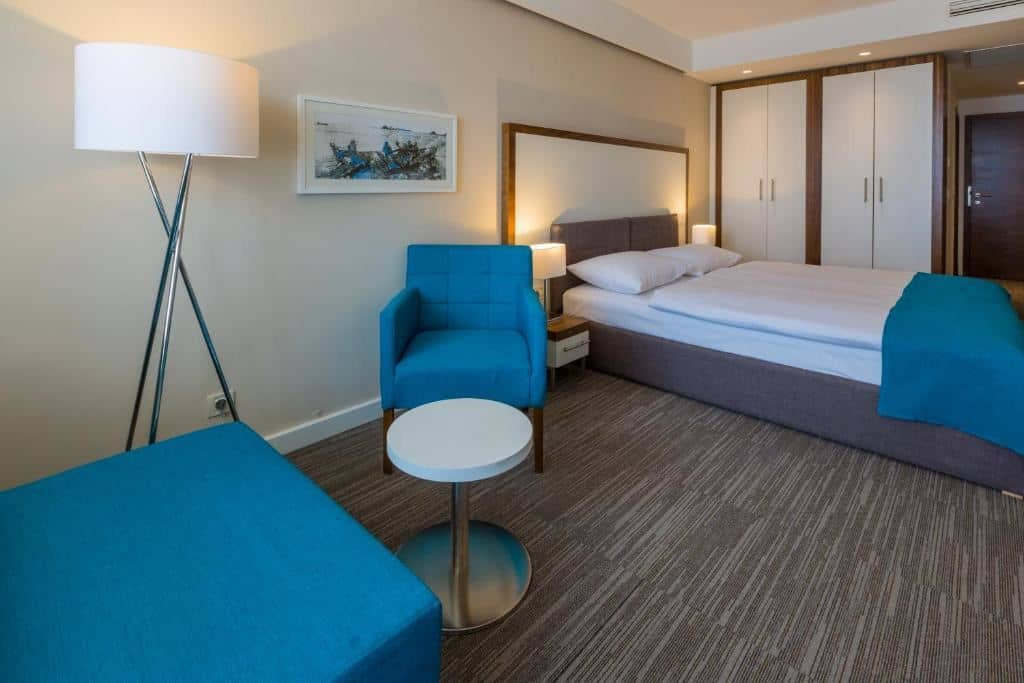 rooms-single-wchild-standard-room