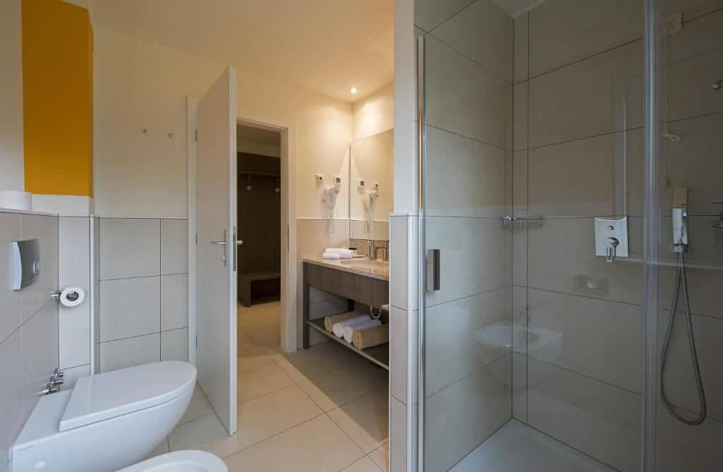 rooms-standard-familyroom-seaside-balcony-or-terrace