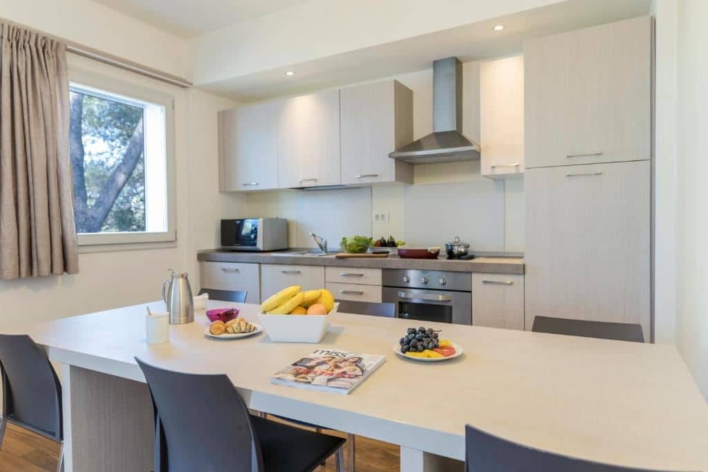 rooms-standard-villa-seaview-balcony