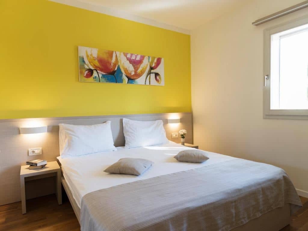 rooms-standard-villa-seaview-balcony