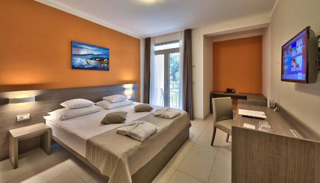 rooms-single-use-standard-room-sea-side-balcony-or-terrace