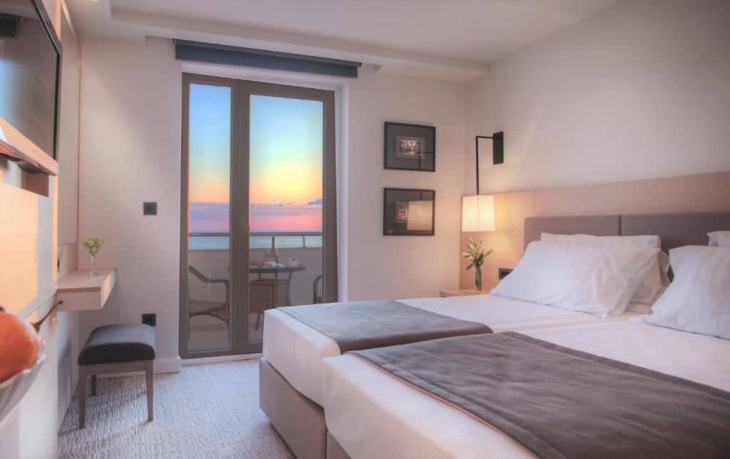 rooms-executive-room-seaview-balcony