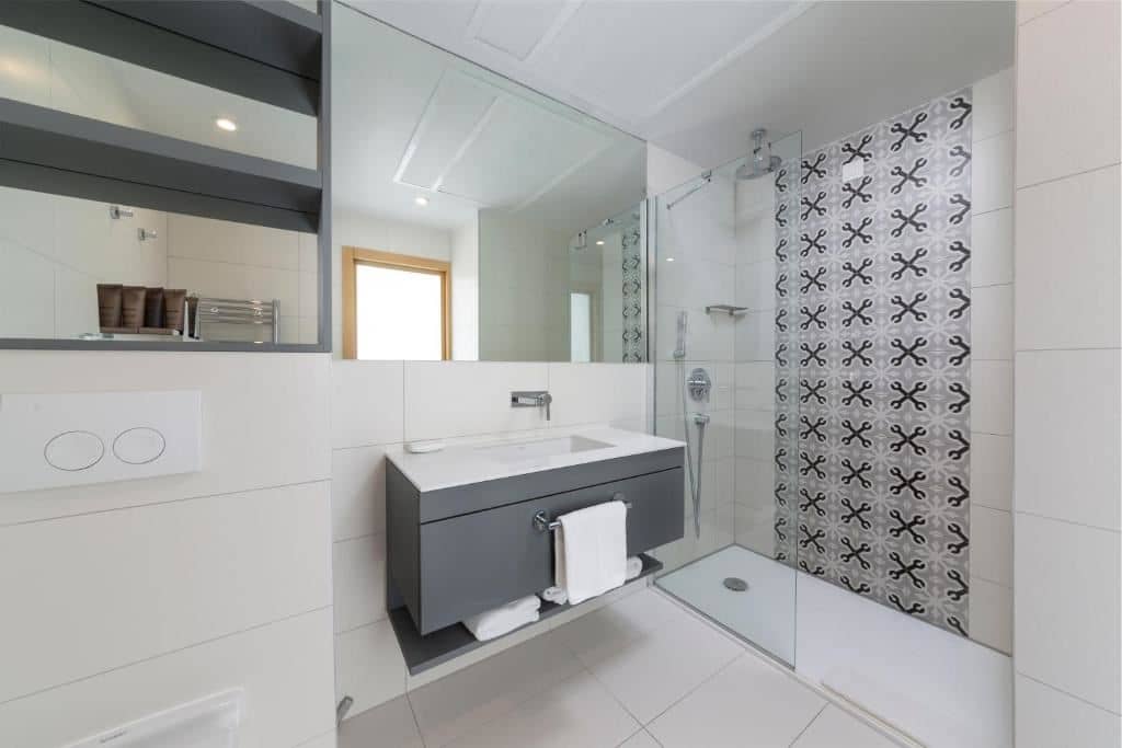 rooms-executive-room-seaview-balcony