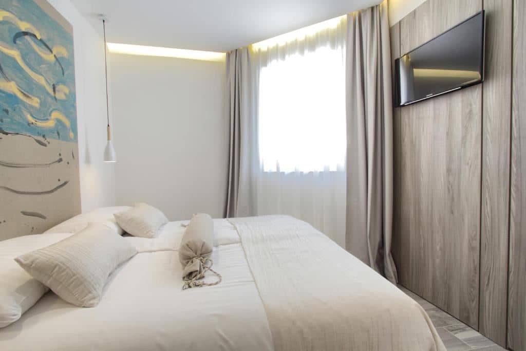 rooms-3-bedroom-suite-seaview-balcony