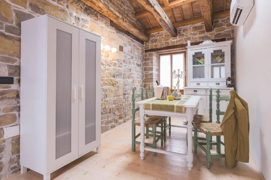 rooms-annex-suite