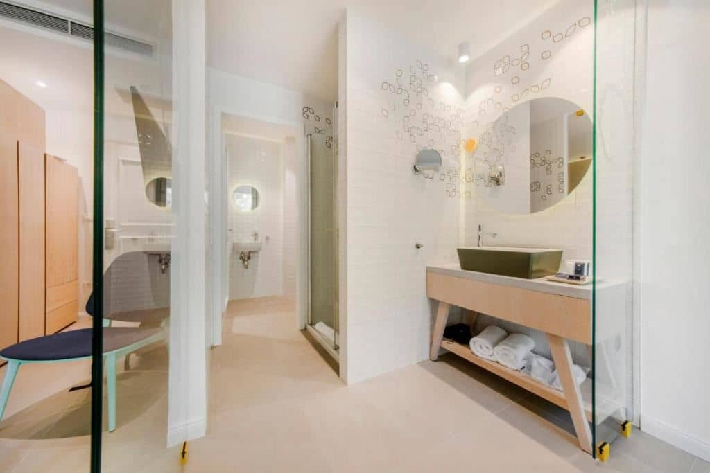 rooms-standard-room-balcony