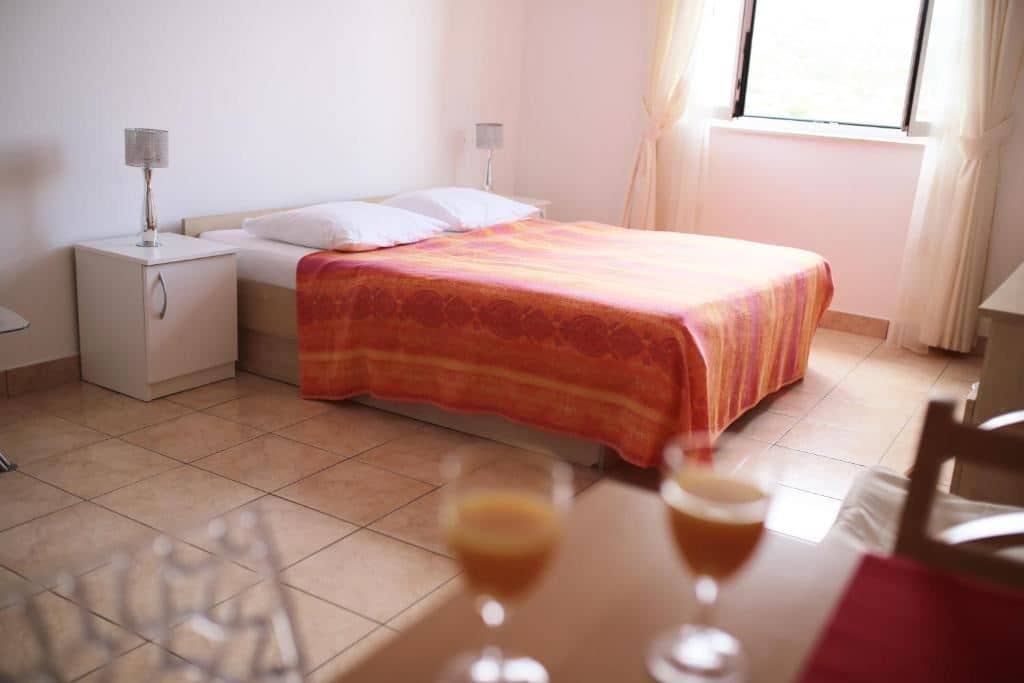 rooms-double-standard-studio-seaview