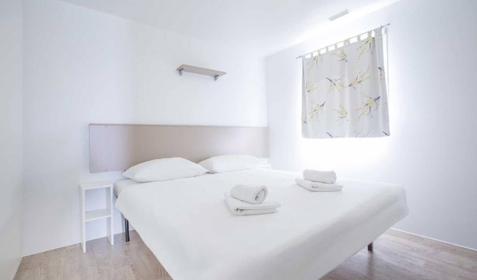 rooms-2-bedroom-superior-mobilehome-seaview-terrace