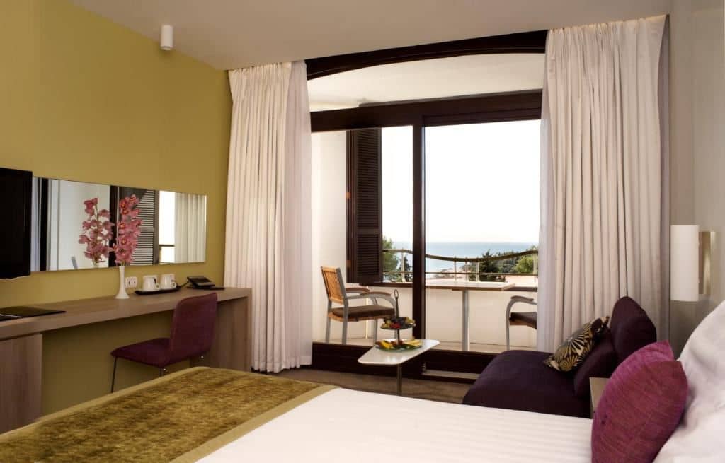 rooms-double-premium-room-seaside-balcony