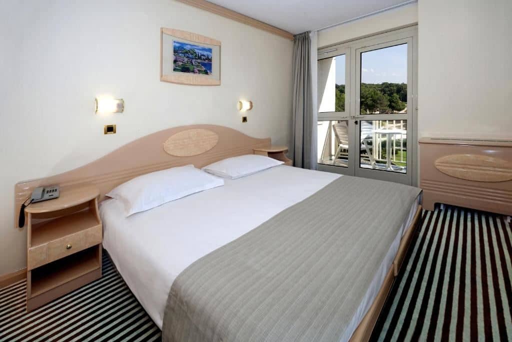 rooms-standard-suite-balcony