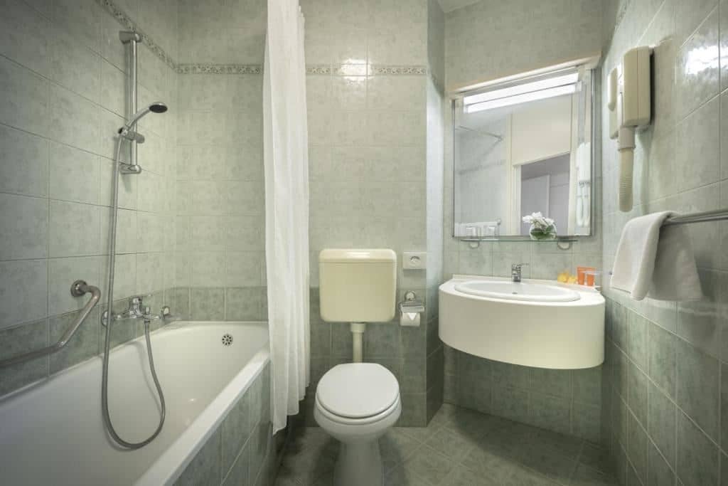 rooms-triple-superior-room-balcony