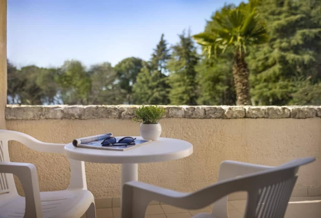 rooms-triple-superior-room-balcony