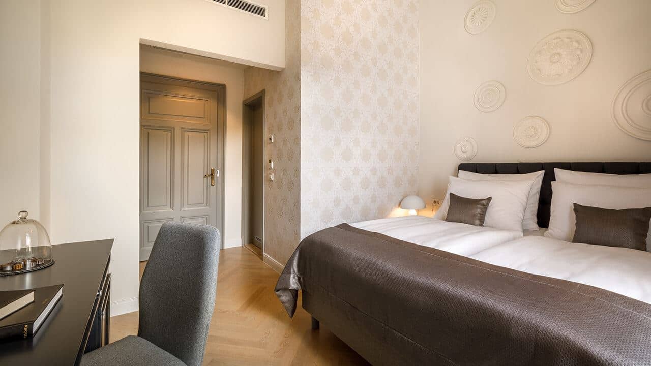 rooms-single-superior-room