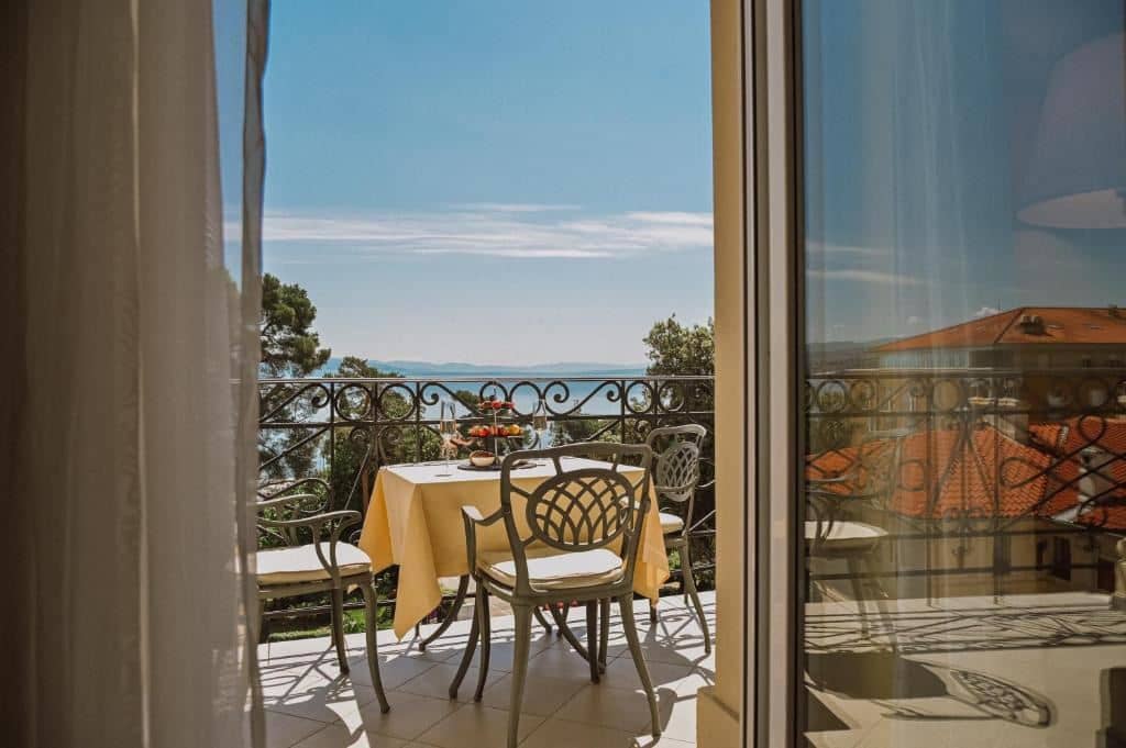 rooms-standard-room-seaview