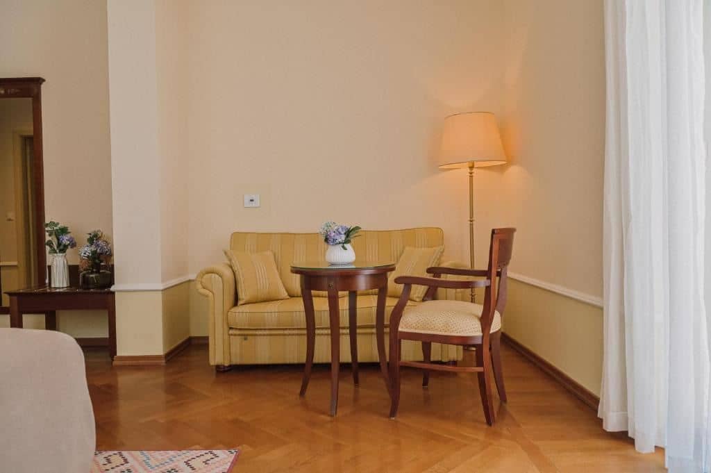 rooms-standard-room