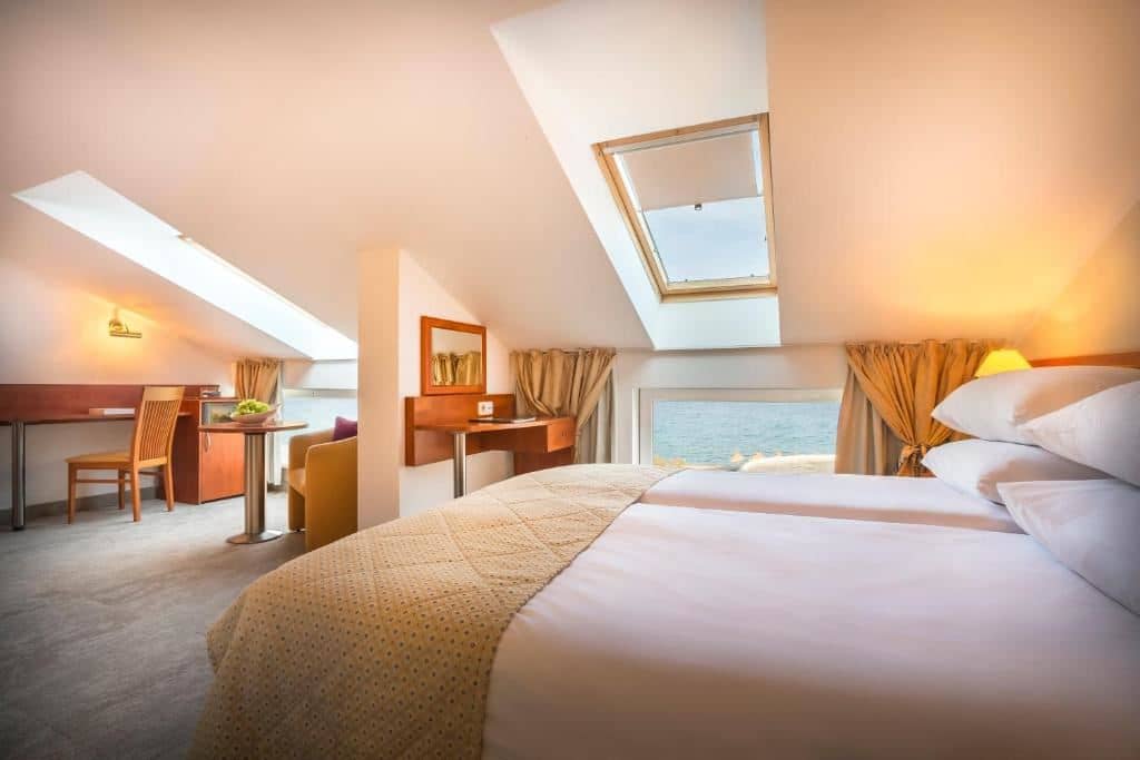 rooms-triple-classic-room-seaside
