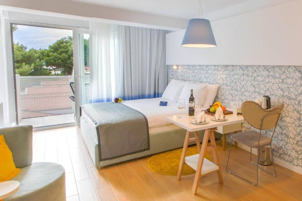 rooms-standard-room-balcony-or-terrace