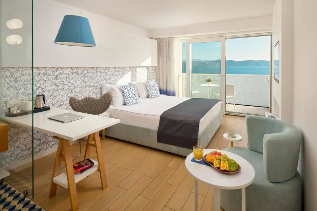 rooms-standard-room-seaview-balcony-or-terrace