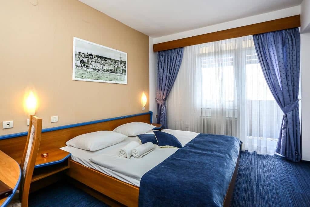 rooms-double-room-seaview-balcony