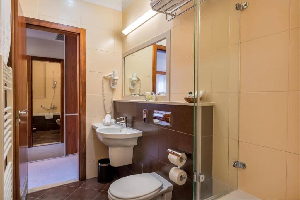 rooms-classic-room