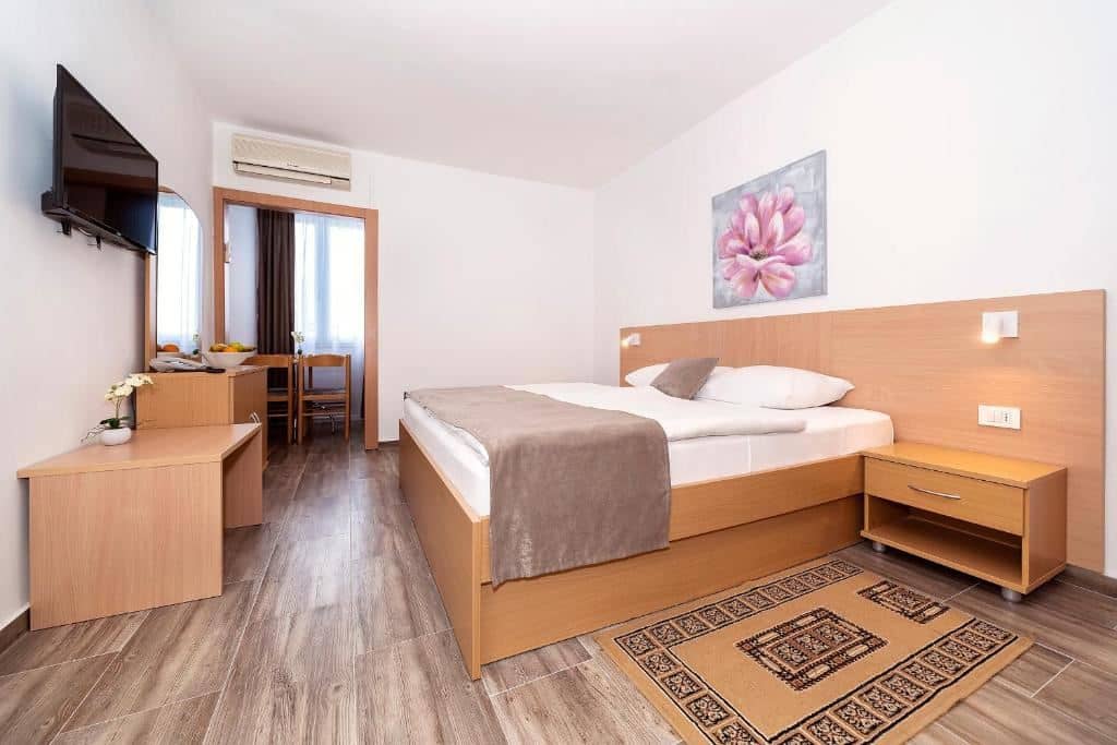 rooms-standard-family-room