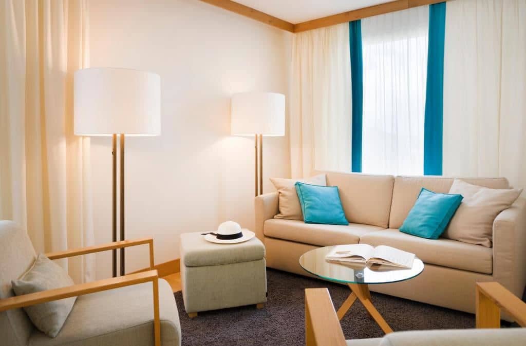 rooms-1-bedroom-apartment-gardenview-balcony