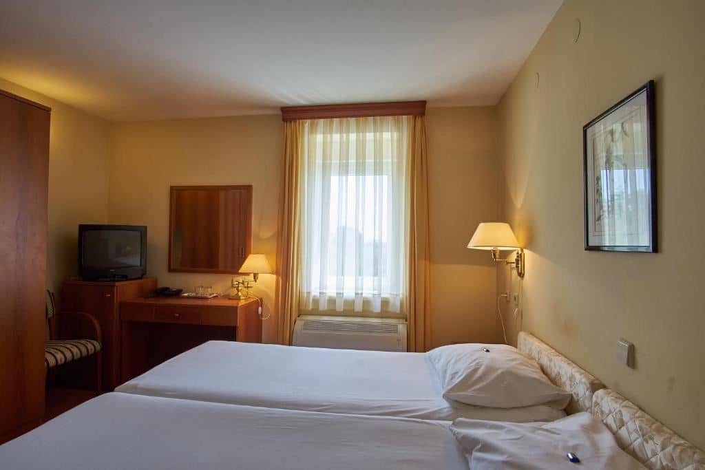 rooms-annex-room-economy