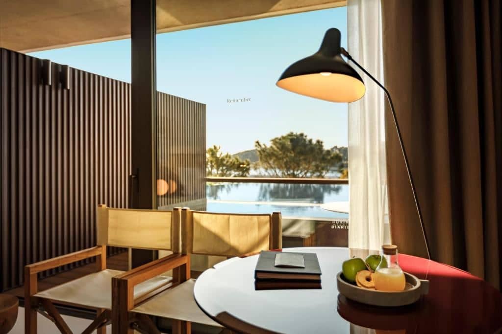 rooms-double-deluxe-room-seaview-balcony