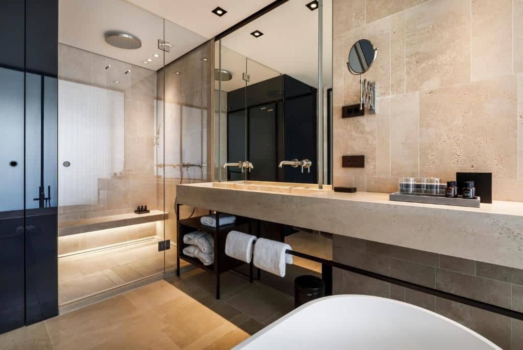rooms-double-deluxe-room-seaview-balcony