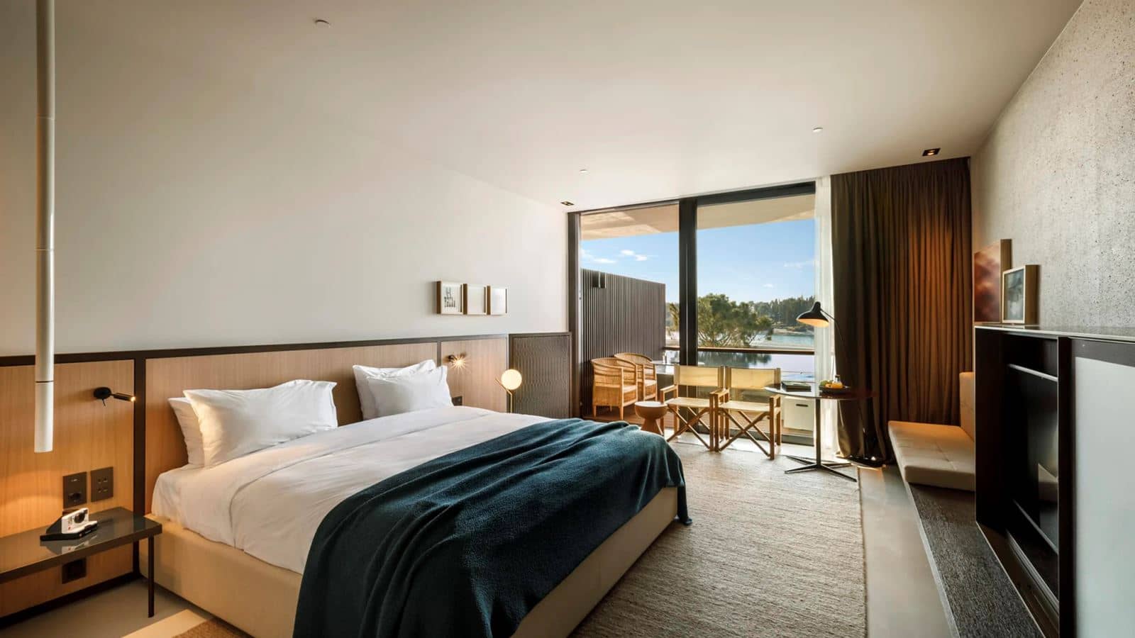 rooms-double-deluxe-room-seaview-balcony