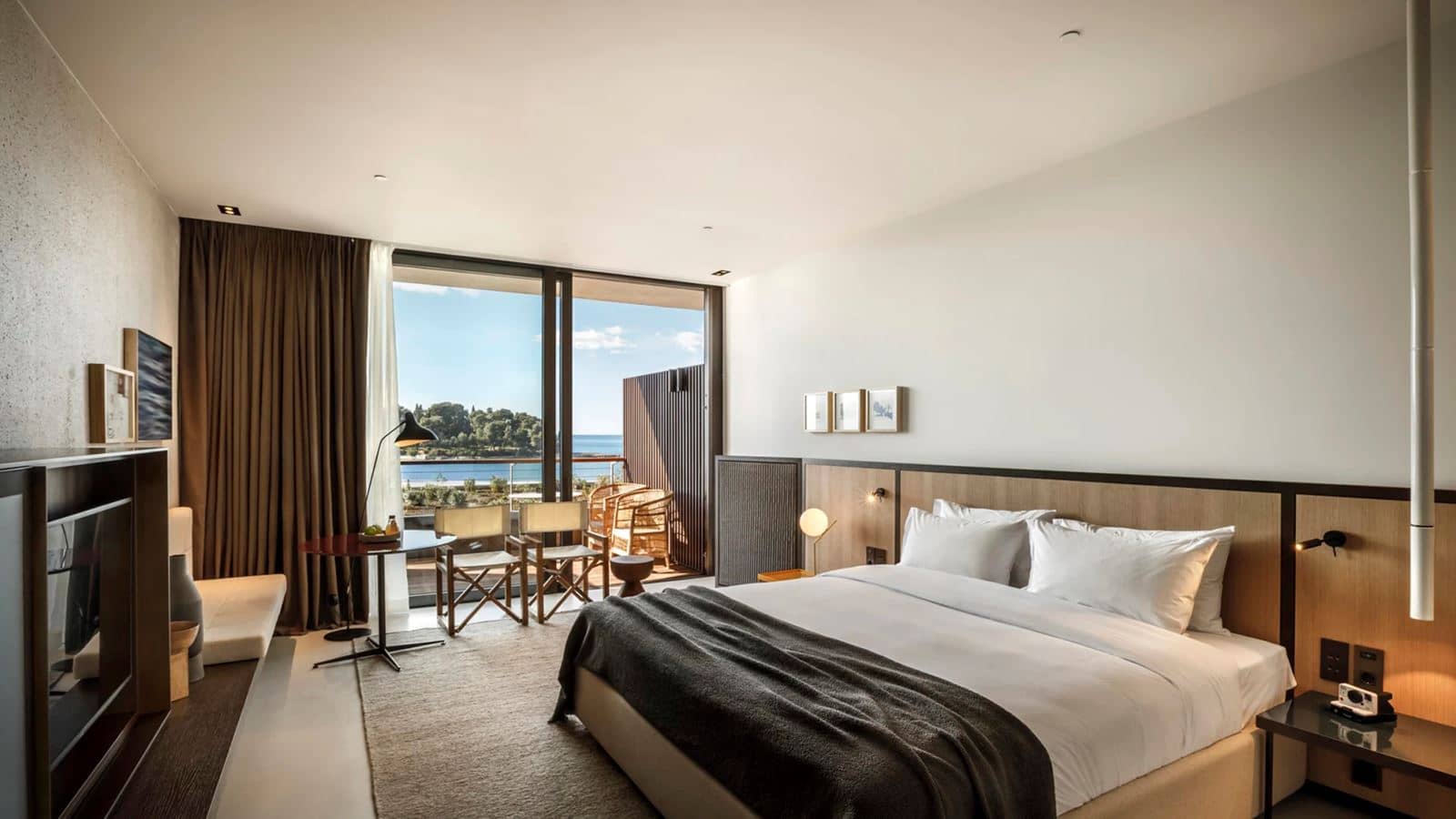rooms-double-premium-room-seaview-balcony