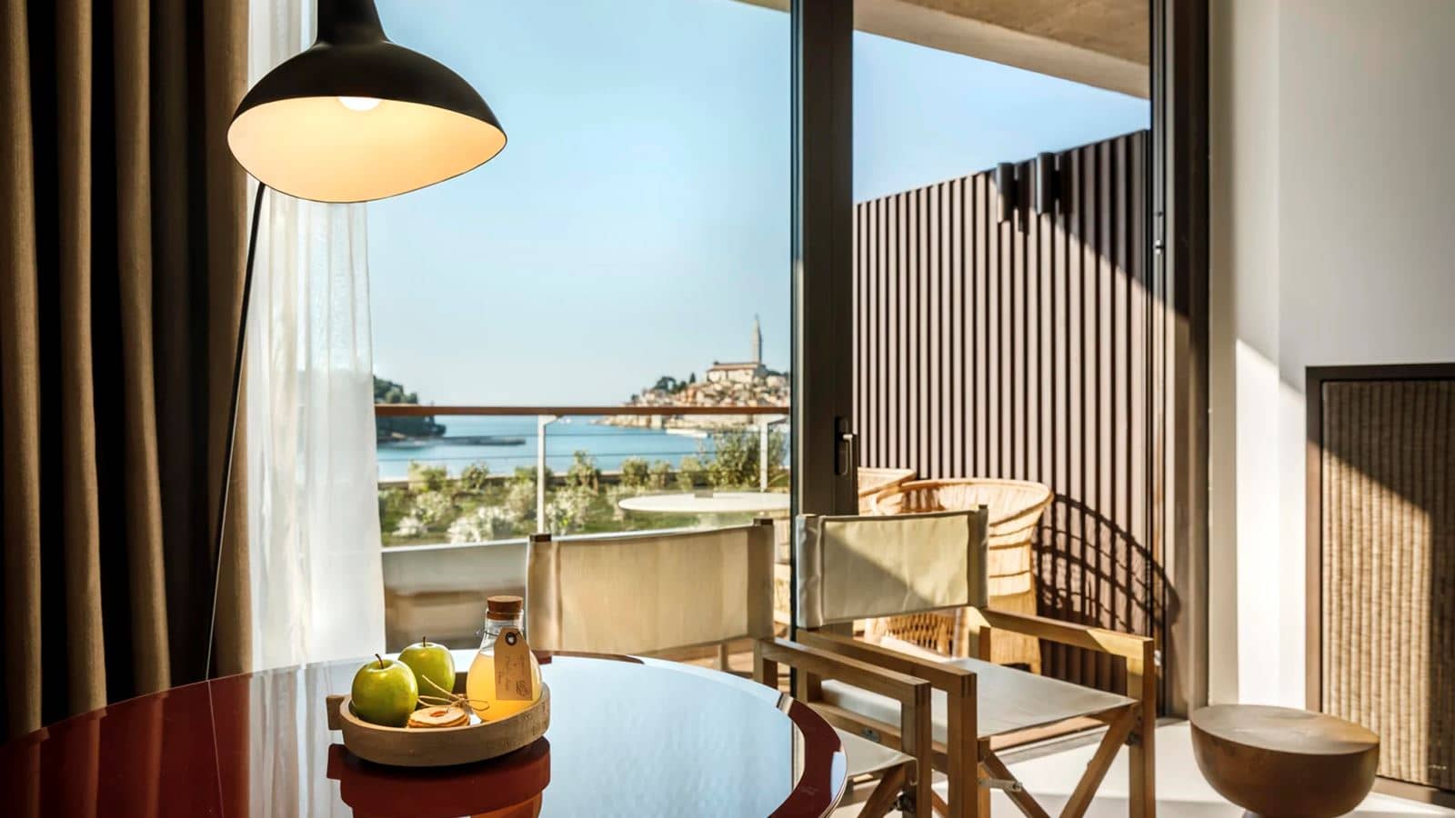 rooms-double-premium-room-seaview-balcony