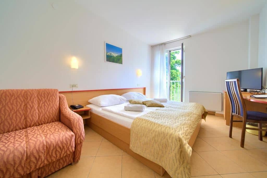 rooms-double-standard-room-park-view