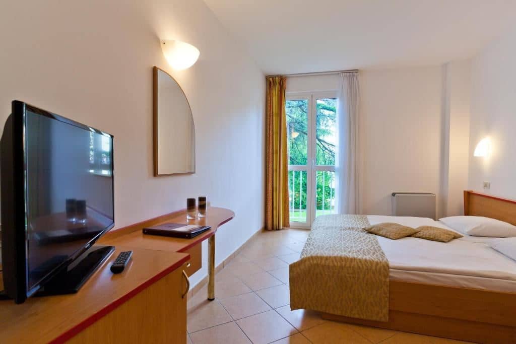 rooms-suite-balcony-or-terrace