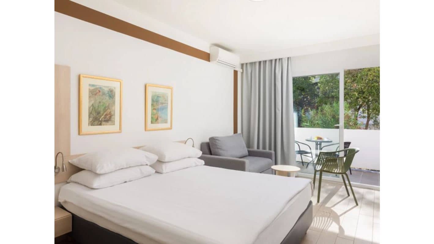 rooms-superior-room-balcony