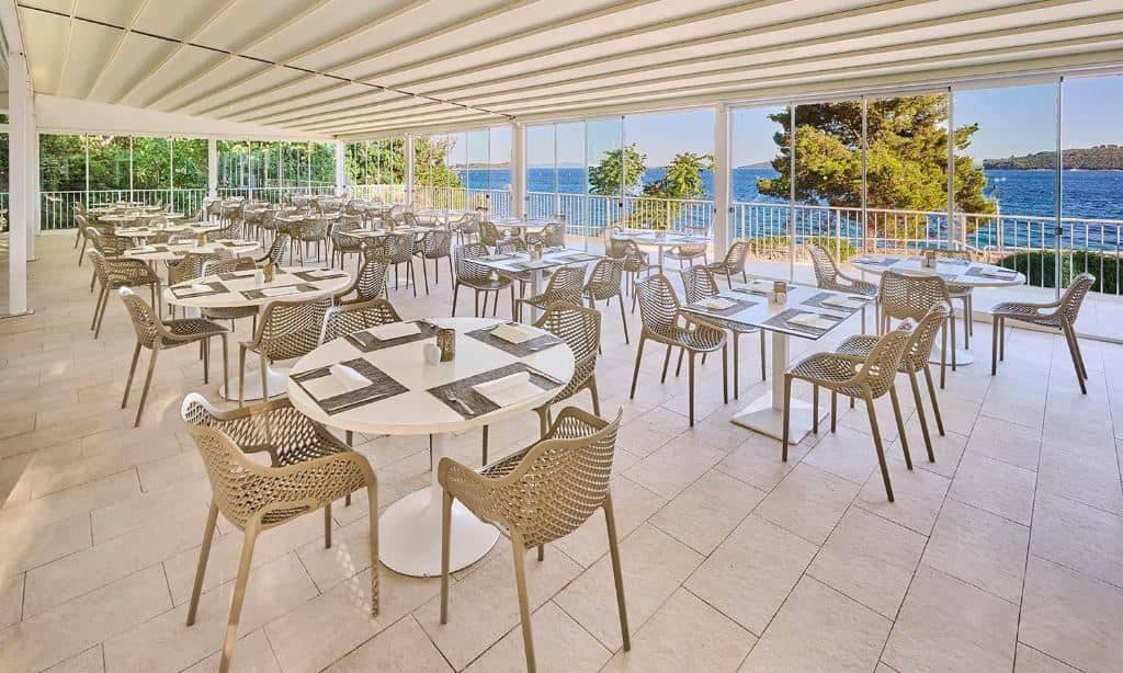 restaurants-restaurant