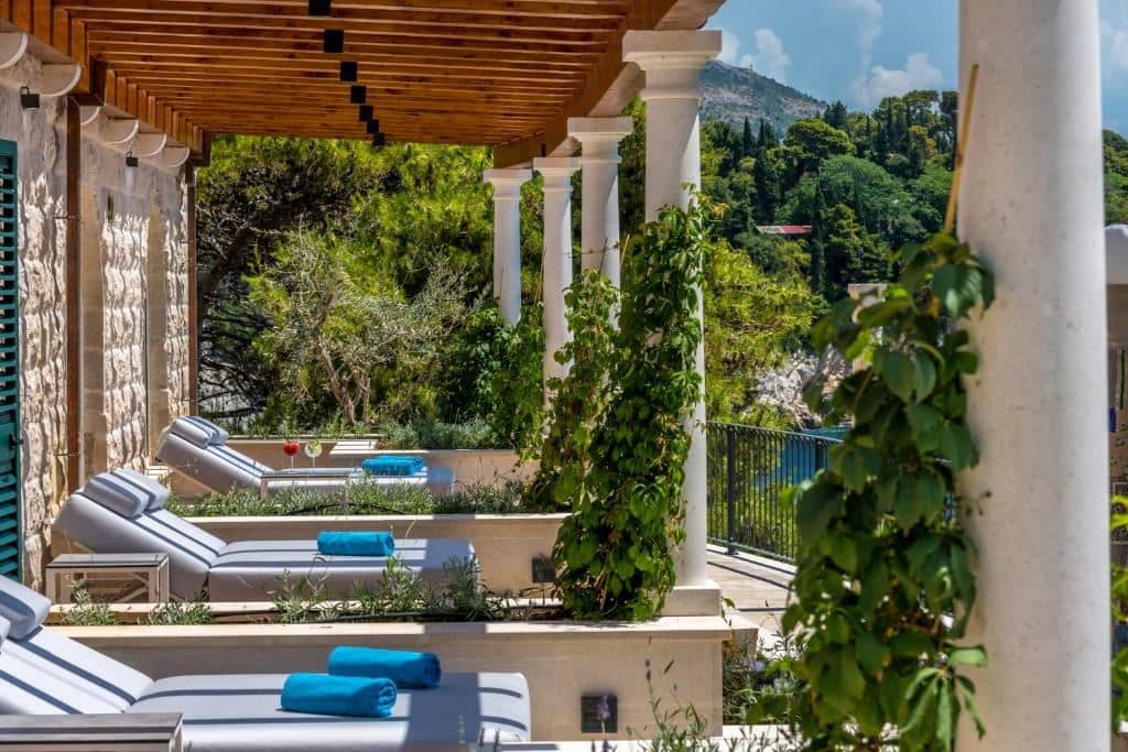 rooms-superior-room-sea-view-balcony-or-terrace