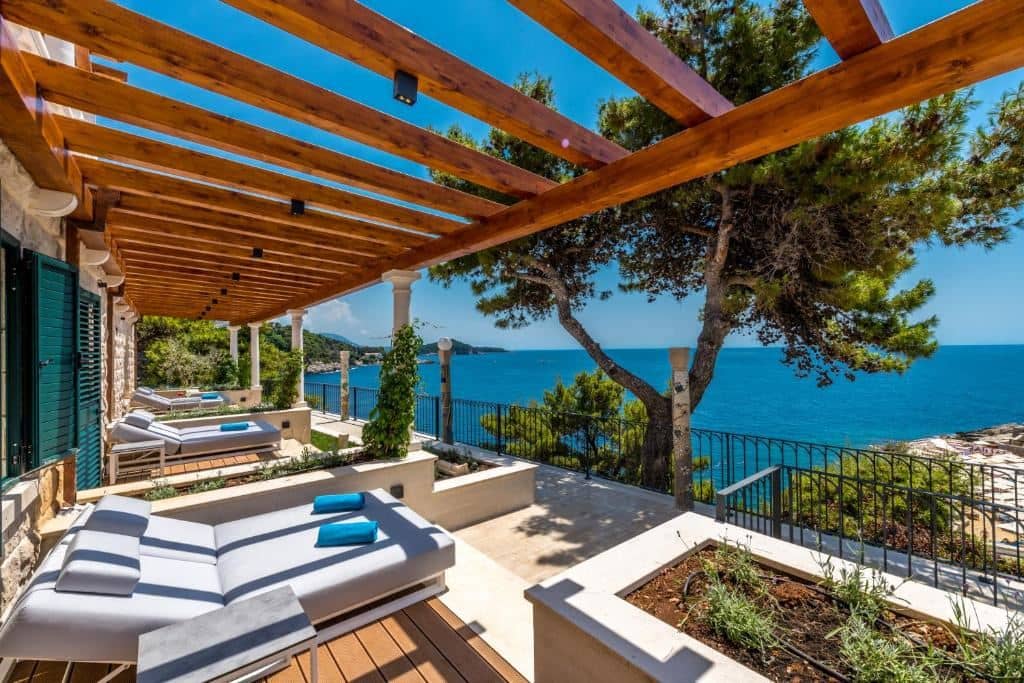 rooms-superior-room-sea-view-balcony-or-terrace