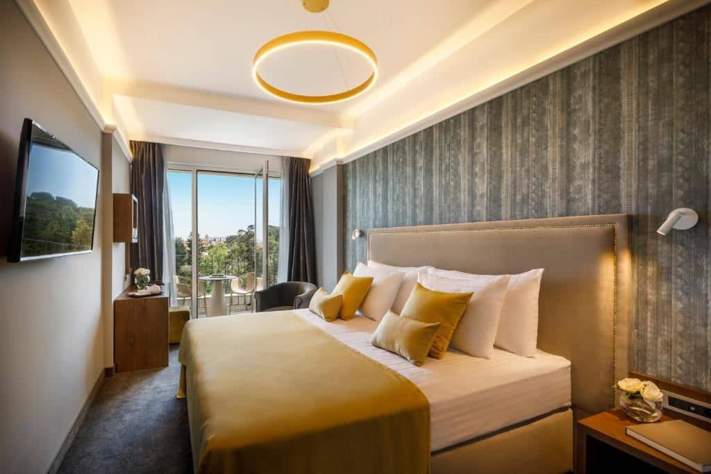 rooms-double-superior-room-seaside-balcony