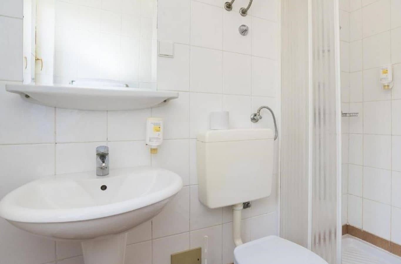 rooms-1-bedroom-apartment-balcony-economy
