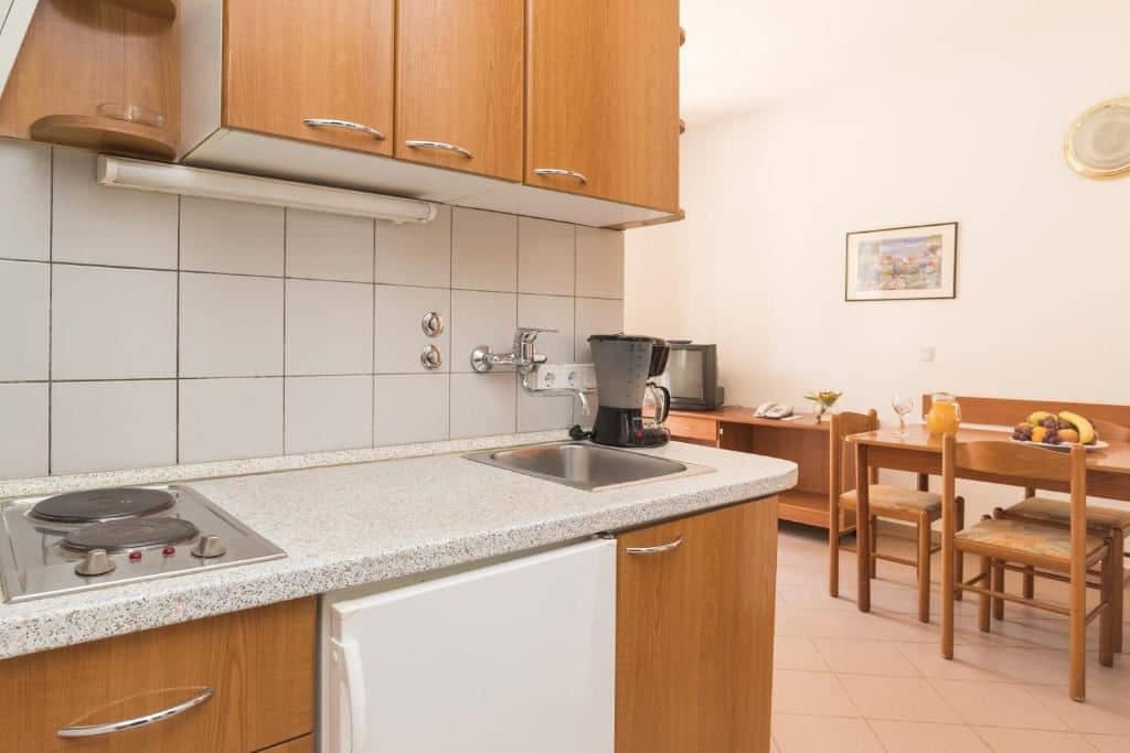 rooms-1-bedroom-apartment-park-view-balcony-economy