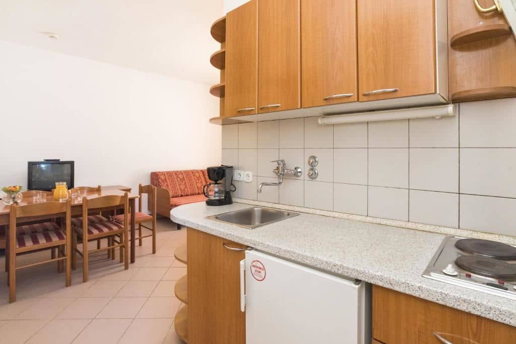 rooms-multiplebed-apartment-park-view-balcony-economy