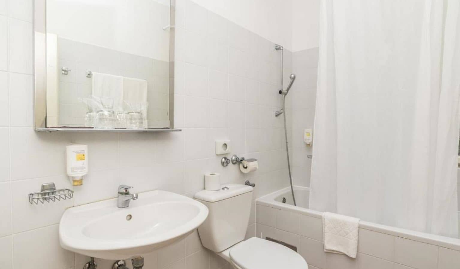 rooms-multiplebed-apartment-park-view-balcony-economy