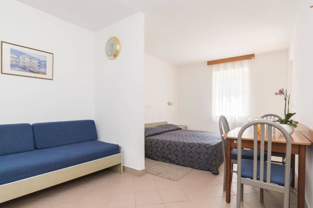 rooms-studio-park-view-balcony-economy