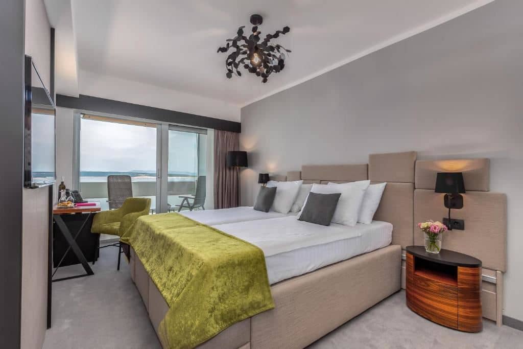 rooms-double-room-seaview-balcony