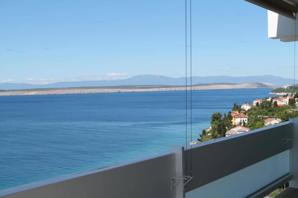 rooms-twin-room-seaview-balcony