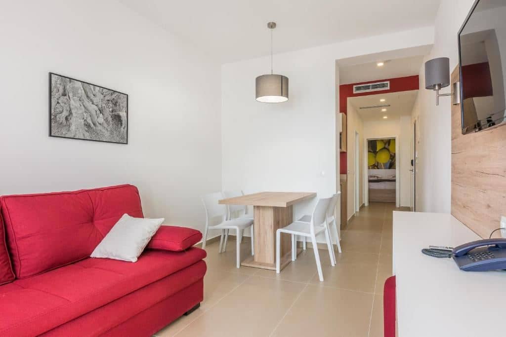 rooms-1-bedroom-standard-apartment-seaview-balcony