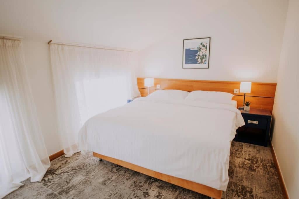 rooms-room-attic