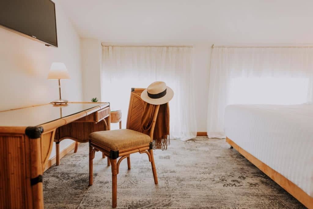 rooms-room-attic